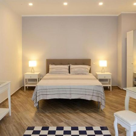 Fronte Del Porto Bed & Breakfast Salerno Exterior photo