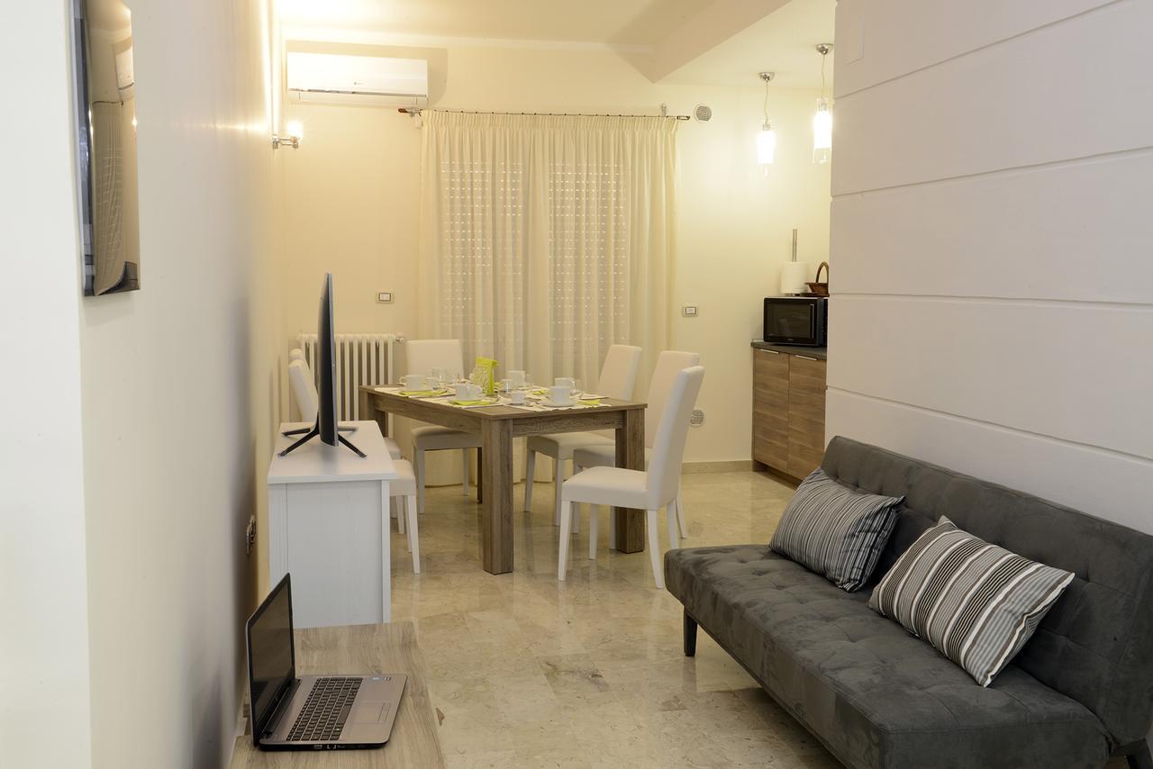 Fronte Del Porto Bed & Breakfast Salerno Exterior photo
