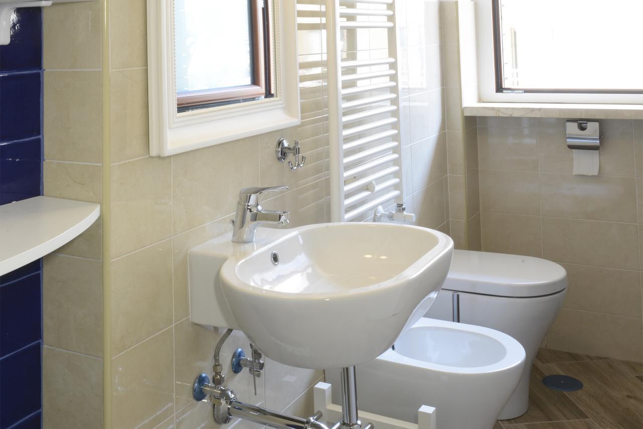 Fronte Del Porto Bed & Breakfast Salerno Exterior photo