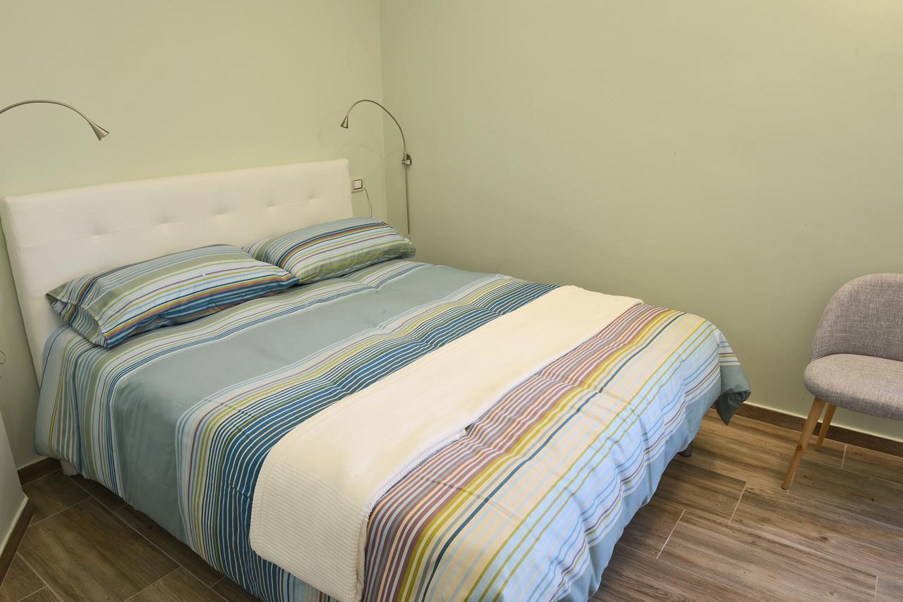 Fronte Del Porto Bed & Breakfast Salerno Exterior photo