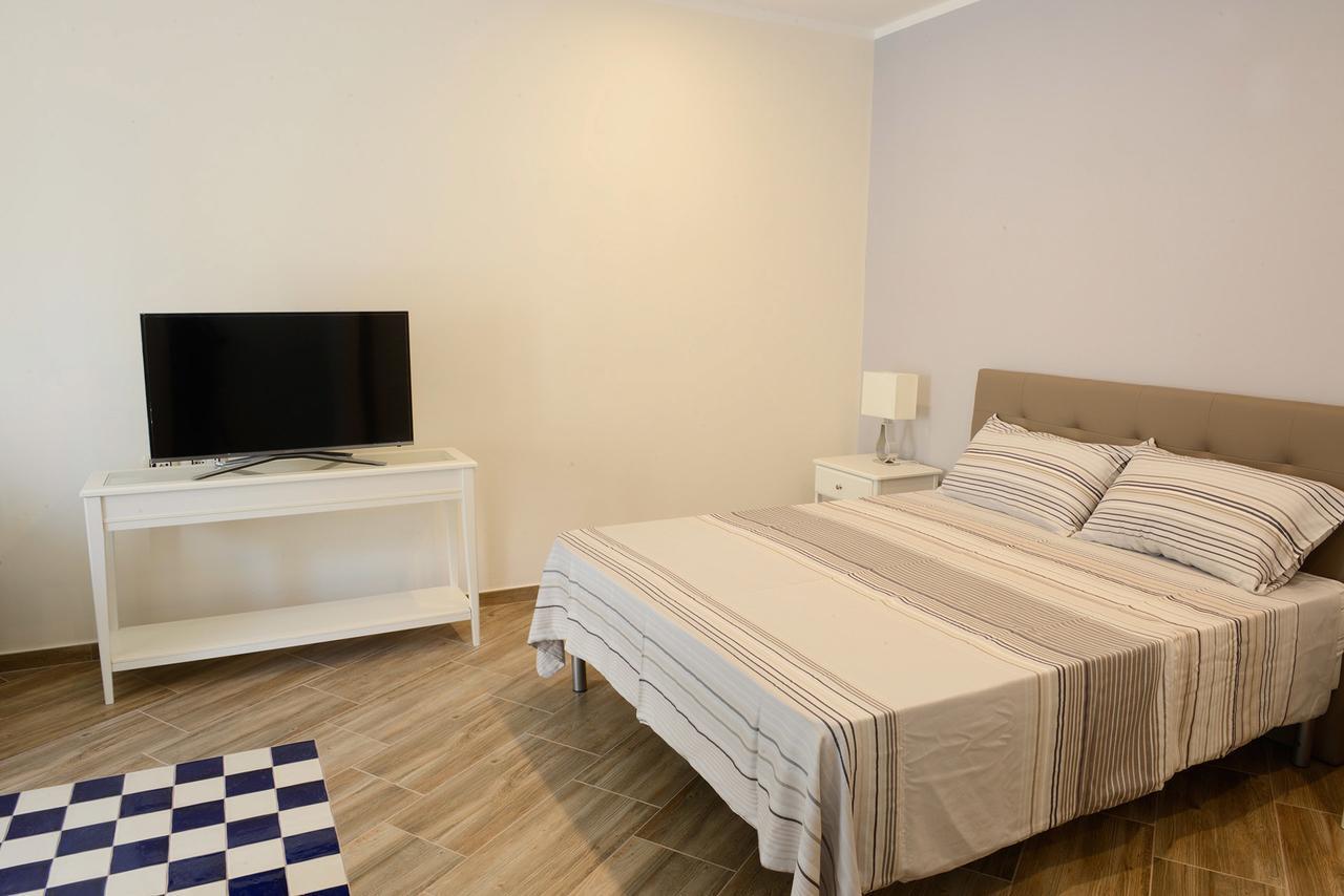Fronte Del Porto Bed & Breakfast Salerno Exterior photo