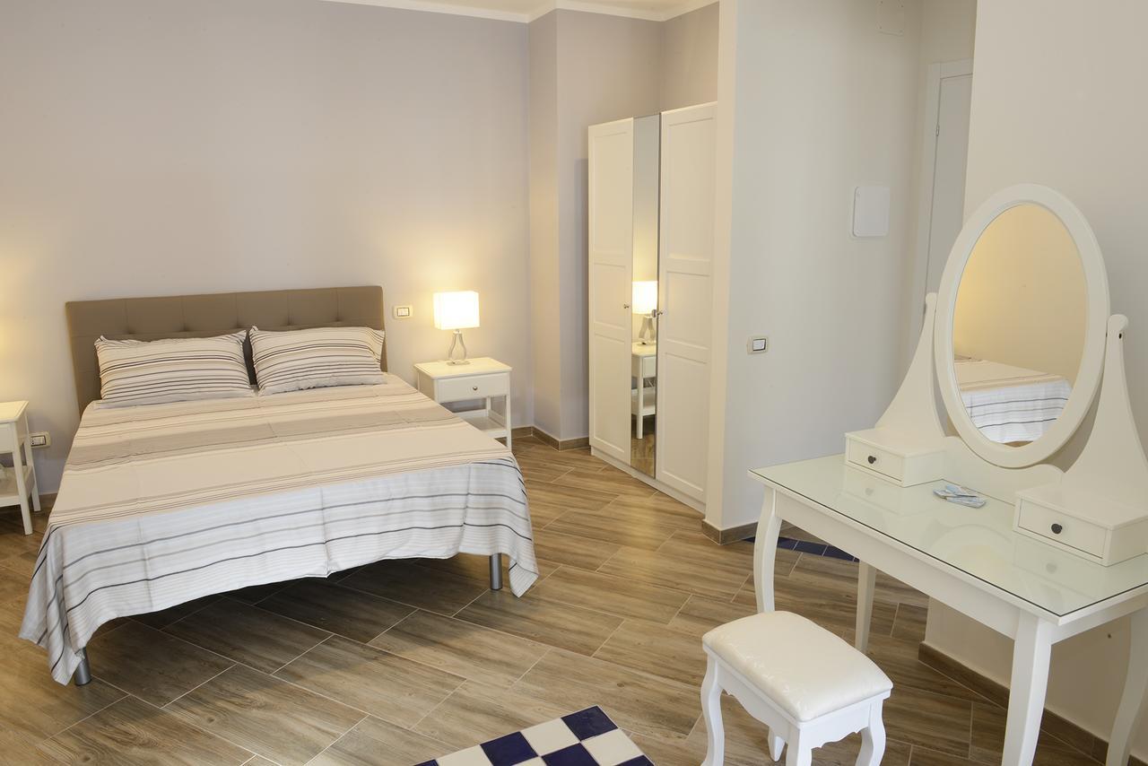 Fronte Del Porto Bed & Breakfast Salerno Exterior photo